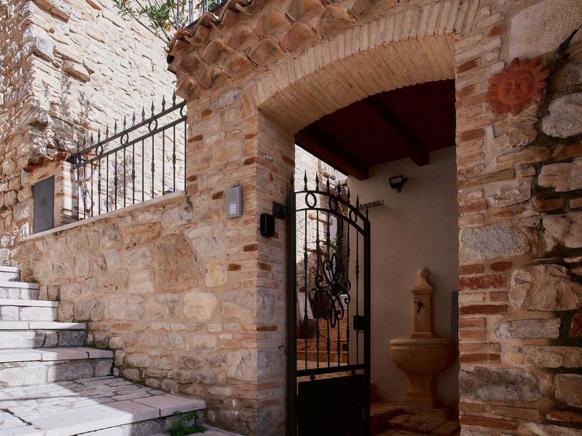 Bed and Breakfast Il Cortiletto Del Borgo Pietra Montecorvino Екстер'єр фото